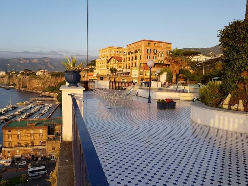 Villa La Terrazza Suites سورينتو المظهر الخارجي الصورة